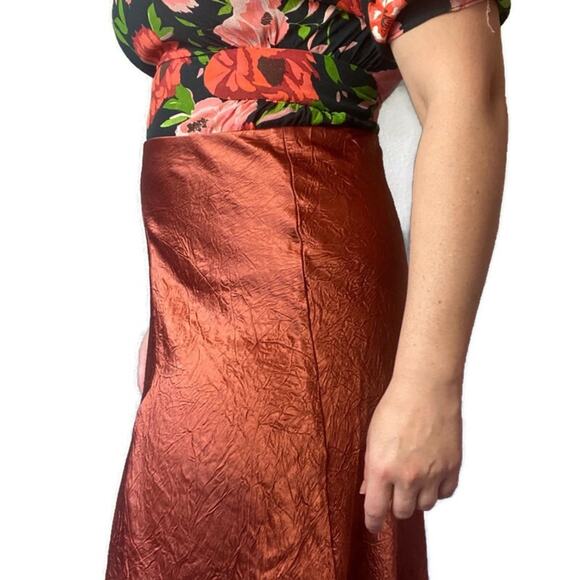 Vince Burnt Orange Bronze Satin Crinkle Slip Bias Cut Midi Skirt Size Medium - Picture 2 of 5